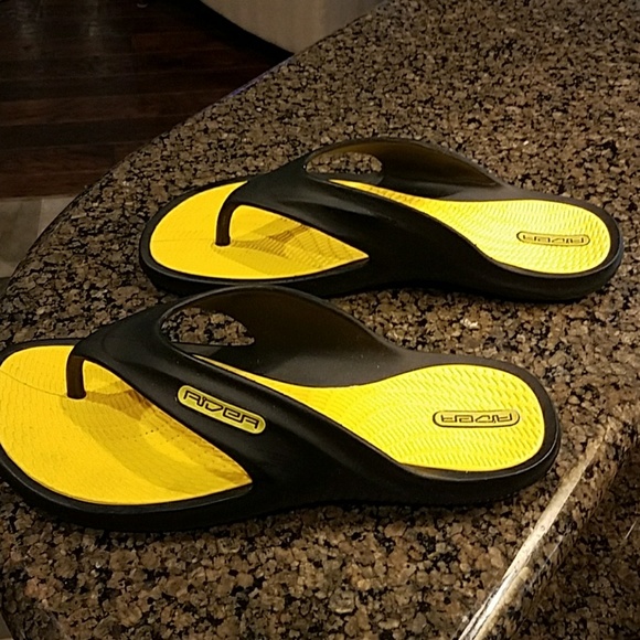 rider cape flip flops